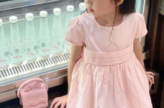 [🆕🇻🇳] Sally’s House – Thời trang cao cấp dành cho bé gái 🧑‍🧒❤️️👶⭐️ Đầm công chúa thêu hoa cho các nàng.
– Chất vải : vải cotton thêu mềm mát, bên trong có lớp lót boil tạo độ phồng cho váy.
– Kiểu dáng : Đầm hồng công chúa , shares-0✔️ , likes-1❤️️ , date-2024-07-09 15:33:52🇻🇳🇻🇳🇻🇳📰🆕