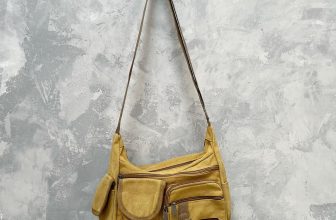 [🆕🇻🇳] Tiệm của Xoăn – Mua sắm & bán lẻ 🧑‍🧒❤️️👶⭐️ SOLD
Túi chéo
– Size ngang 29cm, cao 24cm, đáy 10cm
– Cond 8/9 hình 4,5 dưới đáy góc có vết đen mờ chụp vô khó thấy ạBạn vui lòng đọc kĩ và xem hình trư , shares-0✔️ , likes-0❤️️ , date-2024-07-10 17:09:54🇻🇳🇻🇳🇻🇳📰🆕