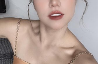 [🆕🇻🇳] Yogi Xuân 🧘 Top1Yoga 🧘 Mấy em nhân viên nhà cô nói cô xấu quá
Nên hôm nay cô mắc váy, trang điểm, mang guốc
Các chị cô bớt phèn như mấy ngày ko trang điểm chưa
#yogixuan #yog , shares-2✔️ , likes-19K❤️️ , date-2024-07-15 19:30:26🇻🇳🇻🇳🇻🇳📰🆕