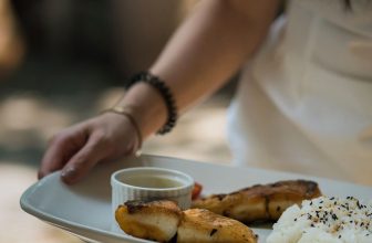 [☕️🇻🇳] Ochata Coffee  🥤 Top1Coffee ☕️ Trưa nay và tất cả những buổi trưa khác đều vậy!?
Chanchamayo chúng mình có bán cơm trưa!
– Một phần cơm cá phi lê sốt cam ngo , shares-0✔️ , likes-8❤️️ , date-2020-07-01 15:00:02🇻🇳🇻🇳🇻🇳📰🆕