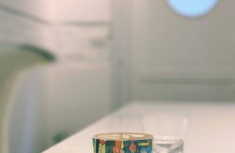 [☕️🇻🇳]  Loi’s Specialty Coffee – Purity🥤 Top1Coffee ☕️ Chạm cảm xúcĐón ly Capuchino nóng hổi vừa được bưng ra, cô gái chăm chú nhìn vào cái ly với vẻ bồi hồi cảm xúc.Nhấp một ngụm , shares-0✔️ , likes-24❤️️ , date-2021-01-08 16:43:36🇻🇳🇻🇳🇻🇳📰🆕