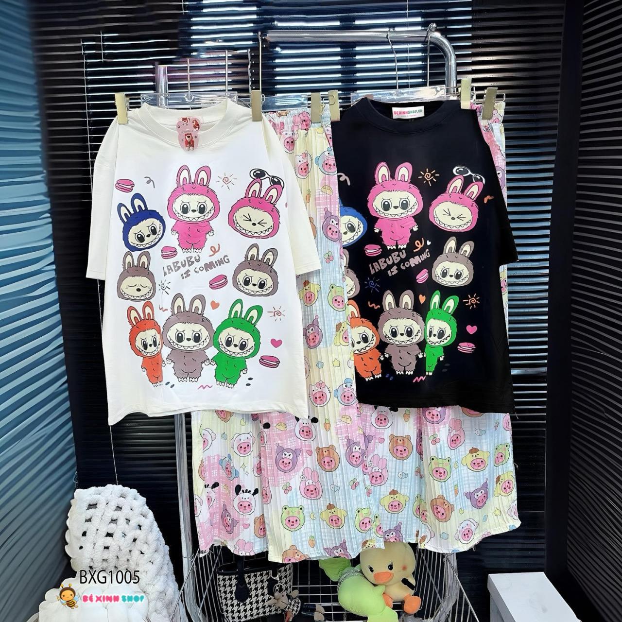 [🛒🇻🇳]Bộ áo thun in Labubu quần SUÔNG HOẠ TIẾT dễ thương cho bé gái BXG1004 – Bé Xinh Shop , SKU – – bexinhshop.vn 🇻🇳🛒Top1Shop🛒 🇻🇳Top1Vietnam🇻🇳 🛍🛒🇻🇳