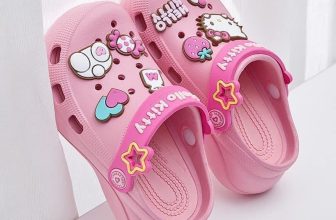 [🆕🇻🇳]  Bí Bo Shop- Order hàng Quảng Châu cao cấp 🧑‍🧒❤️️👶⭐️  Sục HELLO KITTY tick dán tháo rời được
Hàng sẵn 2 màu
Giá: #220k/ đôi
Ib shop tư vấn, phom bé, mẹ đo chân nhắn shop nha
, shares-0✔️ , likes-8❤️️ , date-2023-01-13 20:48:28🇻🇳🇻🇳🇻🇳📰🆕