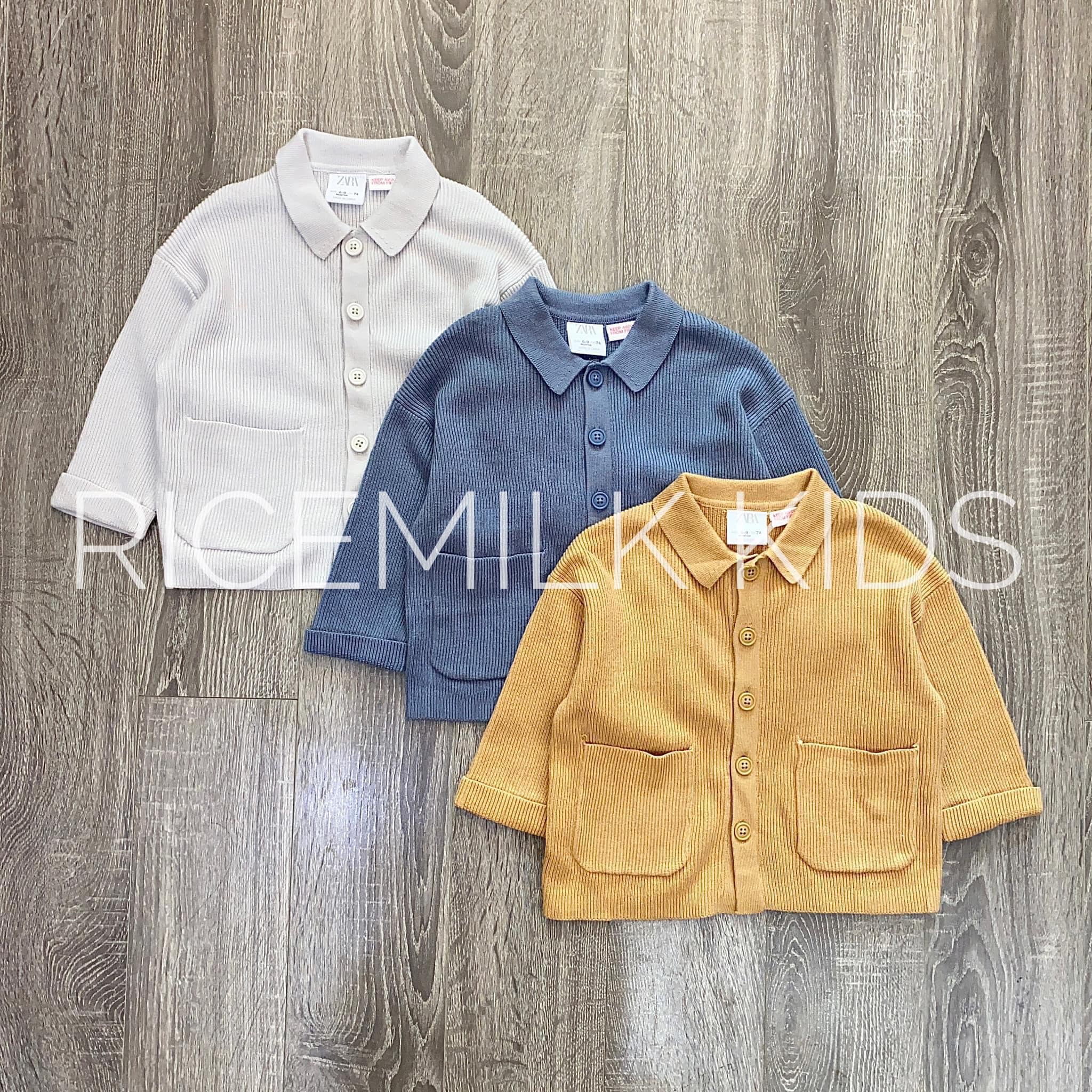 [🆕🇻🇳] RiceMilk Kids – thời trang trẻ em xuất khẩu 😎❤️️⭐️ Cadigan len #Zara dư xịn cho bé trai và bé gái, chất len dệt đanh mềm, kiểu dáng basic dễc mặc và mix đồ, 3 màu đều đẹp cm chốt cho bé nha.
6-9m 9-12m 12- , shares-0✔️ , likes-5❤️️ , date-2023-01-12 15:14:28🇻🇳🇻🇳🇻🇳📰🆕
