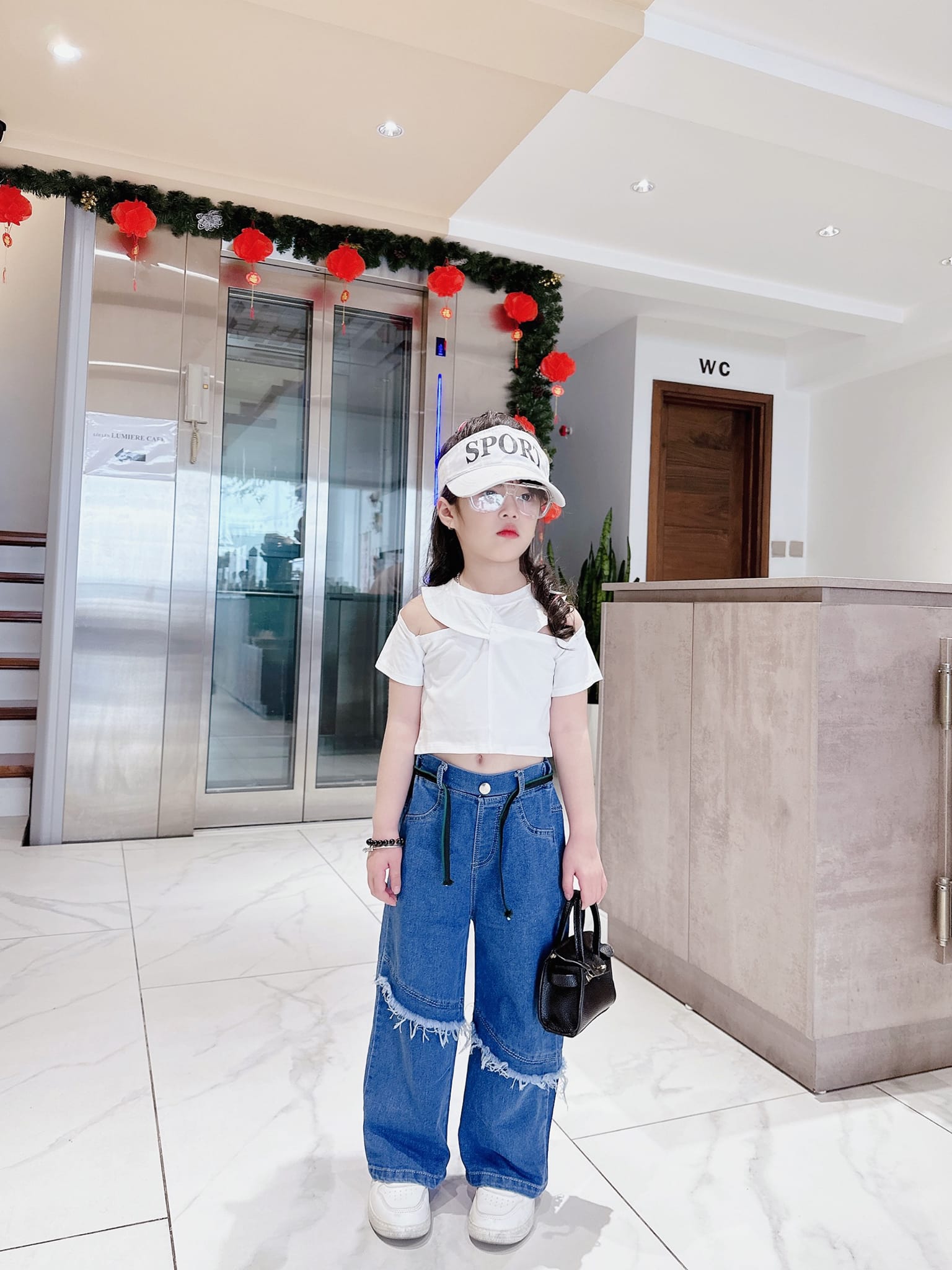 HOT HIT Chỉ #169k/ set áo xoắn kèm quần jean suông sành điệu
Size: 10-38kg
Ảnh thậttt shop chụp, sai hìnhhh đền tiềnnnn