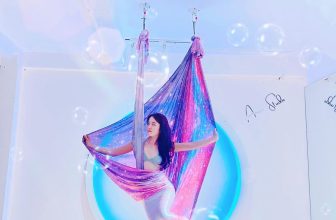 [🆕🇻🇳] Ann Studio – Aerial Yoga – YOGA | AERIAL | LYRA I SLING 🧘 Top1Yoga 🤸🏻‍♀️ Cùng Ann thay đổi vóc dáng 180 độ
– Thon gọn số đo, lấy lại vóc dáng, tha hồ mặc đồ bó sát khoe vòng eo chữ S.
– Cải thiện giấc ngủ, ngủ ngon hơn, sâu hơn , shares-0✔️ , likes-1❤️️ , date-2023-07-04 02:36:06🇻🇳🇻🇳🇻🇳📰🆕