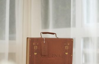 [🆕🇻🇳] CLERNA đưa tới trong thiết kế thời trang và lối sống người phụ nữ Đông Dương 👕 Top1Fashion 👗  𝗠𝗨𝗔 Đ𝗔̂̀𝗠 Đ𝗨̛𝗢̛̣𝗖 𝗩𝗔𝗟𝗜Chiếc package của CLERNA lấy cảm hứng từ chiếc vali mộng viễn hành thời kỳ Đông Dương. Được lên ý tưởng và thực hiện bởi đội ngũ sá , shares-0✔️ , likes-17❤️️ , date-2023-07-12 19:41:46🇻🇳🇻🇳🇻🇳📰🆕