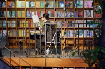 [☕️🇻🇳] Nhã Nam Books N’ Coffee 🥤 Top1Coffee ☕️ Hiệu sách không thu phí nên không cần trả tiền cũng có thể vào được, thậm chí đi ra đi vào mấy lần cũng không ai lấy làm phiền.  , shares-4✔️ , likes-147❤️️ , date-2023-08-26 15:41:55🇻🇳🇻🇳🇻🇳📰🆕