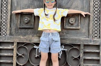 [🆕🇻🇳]  KidStyle.com.vn – Xưởng sỉ quần áo trẻ em 🧑‍🧒❤️️👶⭐️ Hàng có sẵn giao ngay.
-H&L kids chào mẫu sét jeans bé gái siêu dễ thương .
-Chất liệu: áo thun cotton 4c , kết hợp quần túi hộp siêu cưng ,có dây rút, hàn , shares-0✔️ , likes-0❤️️ , date-2023-10-22 19:08:34🇻🇳🇻🇳🇻🇳📰🆕