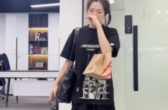 [🆕🇻🇳]  Queen fashion (Hàng fake tàu) – Hàng giá rẻ trung quốc 🧑‍🧒❤️️👶⭐️ phụ nữ hơn nhau là ở tấm chồng#Conangcongso #RUZA #viral #trending #thoitrangcongso #fy #xuhuong #fashion #vanphong #congso
Nguồn: ruza.vn
, shares-0✔️ , likes-0❤️️ , date-2023-11-06 22:30:52🇻🇳🇻🇳🇻🇳📰🆕