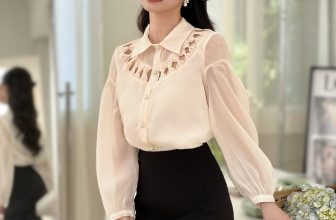 [🆕🇻🇳] Daphneé  – Towards elegance, tenderness, femininity but still posssesing high application 👕 Top1Fashion 👗  𝐋𝐞 𝐜𝐡𝐚𝐫𝐦𝐞 𝐝𝐞 𝐥𝐚 𝐝𝐚𝐦𝐞 – 𝐌𝐚𝐛𝐞𝐥 𝐓𝐨𝐩
Mabel top là item được thiết kế công phu và cầu kỳ nhất trong BST “Le charme de la dame” nhằm tôn lên tối đa sự thanh lịch , shares-0✔️ , likes-4❤️️ , date-2023-11-08 02:00:18🇻🇳🇻🇳🇻🇳📰🆕