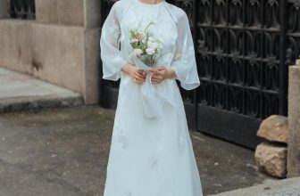 [🔑🇻🇳] WeDress cho thuê váy thiết kế, vintage, chụp ảnh cưới tại Hà Nội 🤝 Top1Rent 🔑   Áo dài tơ xuông siêu hot freesize từ S, M, L hay XL mặc đều đẹp và giấu nhẹm khuyết điểm vì sự mềm mại thiết kế chỉnh chu từ tơ , shares-0✔️ , likes-6❤️️ , date-2023-11-13 18:30:38🇻🇳🇻🇳🇻🇳📰🆕