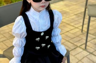 [🆕🇻🇳]  Suri baby kids – Thời trang cho bé thiết kế, hàng QC Cao Cấp 😎❤️️⭐️ Về lại style quen thuộc thui các bác ưiiiiiiii
Làm mụt set cool cool cho tháng mới năng động khum ạ.
Xinh lắm mom ơii
Đủ size 8-35kg
Nhận hàng kt tho , shares-5✔️ , likes-166❤️️ , date-2023-12-02 15:59:52🇻🇳🇻🇳🇻🇳📰🆕