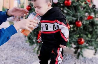 [🆕🇻🇳] FENDI Kids – Chuyên Quần Áo Thiết Kế VNXK, TQXK Cho Bé Yêu 🧑‍🧒❤️️👶⭐️  Bù đợt 2 số lượng có hạn các mom nhanh tay đặt hàng nha
Siêu phẩm J.O.R.D.A.N phối màu cực chất cho bé
– Chất liệu nỉ chân cua chính phẩm 2 lớp dầy dặ , shares-0✔️ , likes-5❤️️ , date-2023-12-14 21:46:09🇻🇳🇻🇳🇻🇳📰🆕