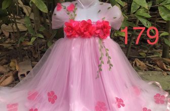 [🆕🇻🇳] Đầm Công Chúa – Đầm công chúa cho bé yêu 🧑‍🧒❤️️👶⭐️ Đầm công chúa cho bé tự thiết kế tự may không qua trung gian GIÁ GỐC TẠI XƯỞNG
Vải mềm mát
Shop có tổng trên dưới 80 mẫu váy xinh xắn đủ màu sắc tặng mỗi  , shares-80✔️ , likes-31K❤️️ , date-2023-12-20 13:51:54🇻🇳🇻🇳🇻🇳📰🆕