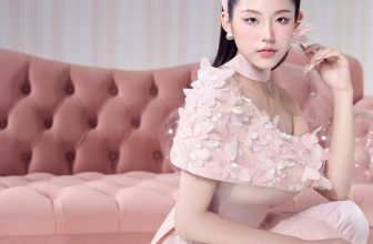 [🔑🇻🇳] L’amour Dress – Cho thuê váy thiết kế cao cấp 🤝 Top1Rent 🔑  Tôn lên sự hài hòa giữa vẻ đẹp nữ tính và hiện đại trong phiên bản áo dài được thiết kế đặc biệt dành cho BST mới 2024. Chiếc áo với những đường cắt dứt kh , shares-1✔️ , likes-10❤️️ , date-2024-01-16 00:40:22🇻🇳🇻🇳🇻🇳📰🆕