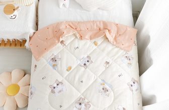 [🆕🇻🇳]  MaiHương Baby – Chuyên đồ cho mẹ và bé sơ sinh 🧑‍🧒❤️️👶⭐️  Chăn đắp trần bông MOLI
Chăn có bề mặt bằng vải cotton mềm, mịn và KHÔNG HỀ CÓ BỤI VẢI nha. Giặt máy thoải mái không bị xô bông, bề mặt không bị nhăn nhú , shares-0✔️ , likes-0❤️️ , date-2024-05-11 00:00:35🇻🇳🇻🇳🇻🇳📰🆕