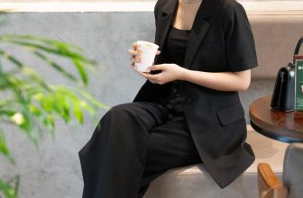 [🆕🇻🇳] Chemise by Zizichan – Vest, Blazer thiết kế được may thủ công 👕 Top1Fashion 👗  Một khi em đã quyết tâm
Chỉ có nản mới cản được em
CHEMISE BY ZIZICHAN  Size : S/M/L( Nhận may size theo yêu cầu )  HÌNH THẬT SHOP CHỤP
#nghienblazer # , shares-0✔️ , likes-29❤️️ , date-2024-02-20 15:10:35🇻🇳🇻🇳🇻🇳📰🆕