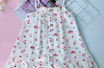 [🆕🇻🇳] Sally’s House – Thời trang cao cấp dành cho bé gái 🧑‍🧒❤️️👶⭐️ ĐẦM HAI DÂY CHO MÙA HÈ
– Kiểu dáng:  Đầm hai dây 1 lớp cho bé.
– Chất liệu:
+ Đầm xanh : vải cotton mềm mát có thêu hình con ong.
+ Đầm trắng : v , shares-0✔️ , likes-5❤️️ , date-2024-04-07 19:54:41🇻🇳🇻🇳🇻🇳📰🆕