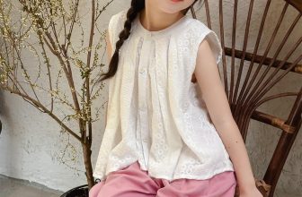 [🆕🇻🇳]  Tiệm cô Kul by Dinh Thuong luôn mang tới những sản phẩm chất lượng, đẹp mắt, theo trend 🧑‍🧒❤️️👶⭐️ Sét bộ tiểu thư ngọt ngào quá đi. Chuẩn style Hàn Quốc nhẹ nhàng, xinh xắn. Áo thêu 2 lớp tinh tế. Quần kaki cotton dáng rộng xịn sò, sang lắm. Tông hồng t , shares-0✔️ , likes-1❤️️ , date-2024-05-23 02:39:09🇻🇳🇻🇳🇻🇳📰🆕