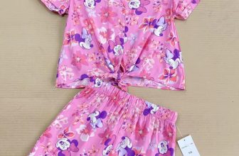 [🆕🇻🇳] Bùi Cốm shop – Quần áo trẻ em xuất khẩu 🧑‍🧒❤️️👶⭐️ HÀNG MỚI VỀ
Bộ bé gái Minne hồng. Áo thiết kế cài cúc, buộc dây áo. Quần đùi cạp chun thoải mái. Bé mặc đi biển nổi bật, chất vải mỏng thoáng mát.
* Size , shares-0✔️ , likes-5❤️️ , date-2024-04-25 21:15:50🇻🇳🇻🇳🇻🇳📰🆕