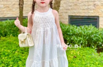 [🆕🇻🇳] Thóc.Bi Designer for kids  – Thiết kế & Thời trang 🧑‍🧒❤️️👶⭐️ Đáng yêu, xinh xắn, tươi tắn với mẫu váy xinh ơi là xinh của Thóc.Bi đây ạ
Thiết kế tinh tế với phần ngực xếp ly chéo lạ mắt, form A rộng rãi mát mẻ
Chất , shares-0✔️ , likes-12❤️️ , date-2024-04-16 15:39:54🇻🇳🇻🇳🇻🇳📰🆕
