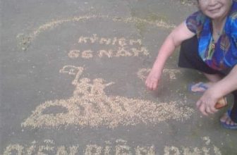 [🆕🇻🇳] Freetalk English – Học tiếng Anh online 📚 Top1Learn 📕 Victory /ˈvɪk.tər.i/ chiến thắng
P/s: Bác gái 70 tuổi vẽ tác phẩm Chiến thắng Điện Biên Phủ bằng cách rắc hoa sấu trên nền đường, bác thật khéo tay và trô , shares-1✔️ , likes-62❤️️ , date-2024-05-04 15:43:18🇻🇳🇻🇳🇻🇳📰🆕