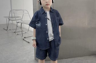 [🆕🇻🇳] ZOO KIDS 🧑‍🧒❤️️👶⭐️ #NEW_ARRIVAL
Outfit set sơ mi denim cool ngầu, cá tính
Chất liệu vải denim mềm mịn, chống nhăn giữ form tôn dáng. Vải  cao cấp đã qua xử lỷ không phai m , shares-1✔️ , likes-7❤️️ , date-2024-05-06 15:24:00🇻🇳🇻🇳🇻🇳📰🆕