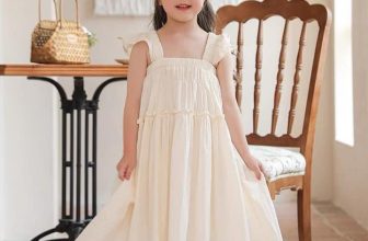 [🆕🇻🇳]  Tiệm cô Kul by Dinh Thuong luôn mang tới những sản phẩm chất lượng, đẹp mắt, theo trend 🧑‍🧒❤️️👶⭐️ Xinh như thiên thần luôn. Cái màu nó ưng làm sao. Ko phải trắng tinh nên cực sang. Tay cánh tiên điệu đà mà phần lưng yêu lắm. Chất thô cotton mềm mát ko n , shares-0✔️ , likes-2❤️️ , date-2024-05-22 15:55:35🇻🇳🇻🇳🇻🇳📰🆕