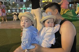 [🆕🇻🇳] Shop mẹ bé Hồng Ánh authenic 😎❤️️⭐️ 𝐂𝐚́𝐜 𝐬𝐞𝐥𝐥𝐞𝐫 𝐯𝐮𝐢 𝐥𝐨̀𝐧𝐠 𝐤𝐡𝐨̂𝐧𝐠 𝐜𝐨𝐩𝐲 𝐚̉𝐧𝐡
Mon mặc áo chống nắng từ năm ngoái mà năm nay em mới nhớ để gom ạ. Ban ngày mặc làm áo chống nắng, ban đêm mặc đi hó , shares-0✔️ , likes-6❤️️ , date-2024-05-20 18:20:17🇻🇳🇻🇳🇻🇳📰🆕