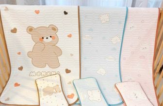 [🆕🇻🇳]  BABY BORN – Chuyên đồ sơ sinh cao cấp chính hãng Nous Bu Chaang Lapomme 🧑‍🧒❤️️👶⭐️ Thảm điều hoà kèm gối Monona
Mẹ đừng so sánh em này với hàng gia công trên thị trường nhaĐẹp xịn ntn có mê không , cam kết chất lượng & thiết kế đỉn , shares-0✔️ , likes-2❤️️ , date-2024-05-29 21:29:36🇻🇳🇻🇳🇻🇳📰🆕