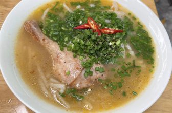 [🆕🇻🇳] CÀ MÈN – Đặc sản quê hương Quảng Trị 🍔 Top1Food 🍜 Loa loa loa loa, bếp Cà Mèn đã đỏ lửa, anh chị ơi ghé chọn món ngon nì!Mấy món ngon đều được Mèn chế biến từ nguyên liệu tươi, sạch, đầu bếp chuẩn Quảng , shares-2✔️ , likes-24❤️️ , date-2024-05-20 19:50:19🇻🇳🇻🇳🇻🇳📰🆕