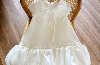 [🆕🇻🇳] L’Casta Viet Nam- Đồ trẻ em 🧑‍🧒❤️️👶⭐️  Chiếc “đầm bí” chưa bao giờ hạ nhiệt! ￼
Dáng A thoải mái dễ mặc, chất liệu tafta silk mềm, bóng nhẹ, sang trọng.
Size 8-38kg nha mom
, shares-0✔️ , likes-11❤️️ , date-2024-06-06 15:22:31🇻🇳🇻🇳🇻🇳📰🆕