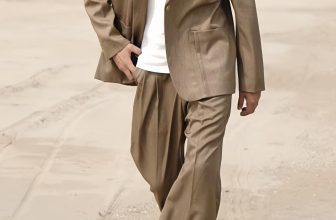 [🆕🇻🇳] LAS 👕 Top1Fashion 👗  Brown Set| The Las
Set đồ thoải mái và hiện đại mang lại vẻ ngoài hợp thời trang và tinh tế.
——
Comment (.) để nhận thêm thông tin sản phẩm!
——
Si , shares-0✔️ , likes-3❤️️ , date-2024-06-04 18:24:28🇻🇳🇻🇳🇻🇳📰🆕