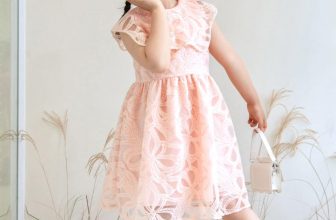 [🆕🇻🇳] Tí Hon là thương hiệu thời trang trẻ em cao cấp 😎❤️️⭐️ 𝐒𝐄𝐋𝐈𝐍𝐀 𝐃𝐑𝐄𝐒𝐒
Một thiết kế siêu điệu lại vô cùng đáng yêu cho bé đây ạ!
Thiết kế cổ váy cách điệu kết hợp cùng họa tiết cúc đá nhỏ xinh nổi bật. Đặc biệt, b , shares-0✔️ , likes-10❤️️ , date-2024-06-11 01:00:10🇻🇳🇻🇳🇻🇳📰🆕