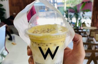 [☕️🇻🇳] White Coffee Vinh – Cafe phong cách Hàn Quốc 🥤 Top1Coffee ☕️ Mấy ngày hè này, uống gì vừa ngon vừa giải nhiệt đây ta?
Để White gợi ý cho bạn 1 món mới đang hot rần rần nhé.
1. Sữa chua kem , shares-1✔️ , likes-3❤️️ , date-2024-06-19 18:28:50🇻🇳🇻🇳🇻🇳📰🆕