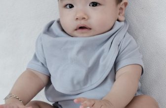 [🆕🇻🇳] THE OFFICIAL MACRO & MICRO BABIES CLOTHES 😎❤️️⭐️ Ú Oàaaaa cưng chưa mẹ ơiii!   Little Boy in Kimono Bodysuit x Knotted Hat x Bib  Tone màu của cậu bé năm nay đấy ạ.  Size từ 0-3m tới 1y!
Hàng có sẵn nha , shares-0✔️ , likes-20❤️️ , date-2024-06-22 02:37:56🇻🇳🇻🇳🇻🇳📰🆕