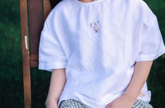 [🆕🇻🇳] Su Béo – Thời trang thiết kế cho bé yêu – Designs for our loves ♥ 🧑‍🧒❤️️👶⭐️ Áo Chị Su tự vẽ hình để mặc riêng, xong rồi c Su nhờ Mẹ thêu lên áo. Em Mì thấy cute quá nên mượn mặc luôn
Cô muốn áo như hình thì nhắn tiệm nhen
, shares-0✔️ , likes-45❤️️ , date-2024-06-27 13:55:04🇻🇳🇻🇳🇻🇳📰🆕