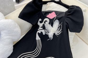 [🆕🇻🇳] Tuni.Studio – Đầm Suông Tuni Boutique 👕 Top1Fashion 👗  Cứ phải gọi hết nc chấm luôn ạ
sang chấn động luôn !!!
Thiết kế độc đáo xinh xinh, mặc lên ai cũng phải ngoái lại nhìn ạ
————————
𝒃𝒚 𝑻 , shares-0✔️ , likes-23❤️️ , date-2024-07-05 04:55:04🇻🇳🇻🇳🇻🇳📰🆕