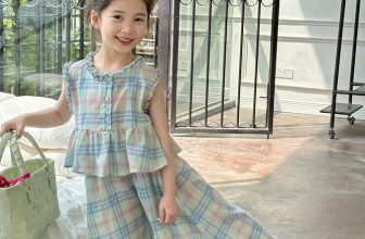 [🆕🇻🇳] Mermaid Kids  (Nàng tiên cá nhỏ)- Thời trang cao cấp cho bé 🧑‍🧒❤️️👶⭐️ Set caro đáng yêu – phối viền cực xinh
Còn ít sz mom nhanh tay nha
Chất liệu thô mềm mặc cực yêu
Dáng trendy năm nay đó ạ
, shares-0✔️ , likes-1❤️️ , date-2024-07-08 14:30:23🇻🇳🇻🇳🇻🇳📰🆕