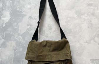 [🆕🇻🇳] Tiệm của Xoăn – Mua sắm & bán lẻ 🧑‍🧒❤️️👶⭐️ SOLD
Túi chéo
– Size ngang 35cm, cao lúc gập 31cm
– Cond 8/9 hình 5,6,7 có vết mờ nhìn bụi bặm đồng bộ với túi, nên vẫn oke lắm ạBạn vui lòng đọc kĩ và  , shares-0✔️ , likes-0❤️️ , date-2024-07-08 17:02:01🇻🇳🇻🇳🇻🇳📰🆕