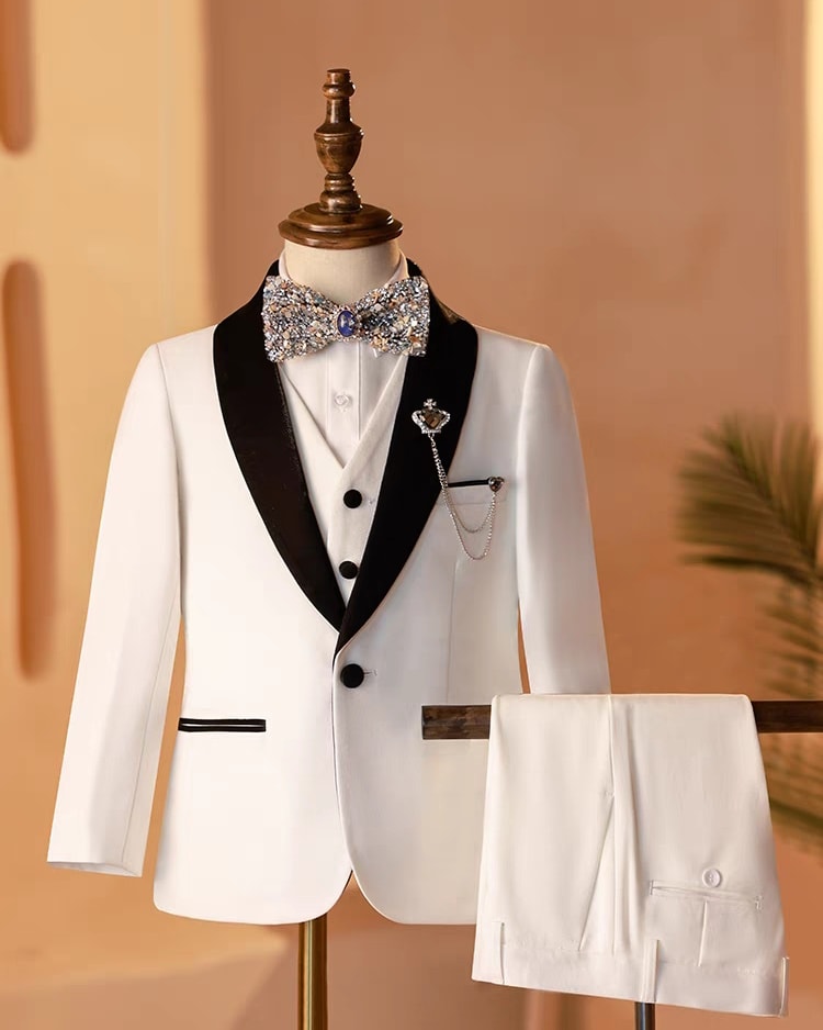 Kid's suits 5 pieces for any occasions: wedding, event, birthday
Available now at MMKID
#vestchobetrai #ẢnhGiaĐình #1stbirthday #KidsFashionTrends #vest