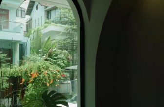 [☕️🇻🇳] The Comma coffee 🥤 Top1Coffee ☕️ Khung cửa sổ, đây là chỗ ngồi được đặt trước nhiều nhất ở The Comma. Chỗ ngồi đủ thoải mái để ngồi làm việc, vừa đủ để chill 1 m , shares-0✔️ , likes-5❤️️ , date-2024-08-07 17:08:54🇻🇳🇻🇳🇻🇳📰🆕