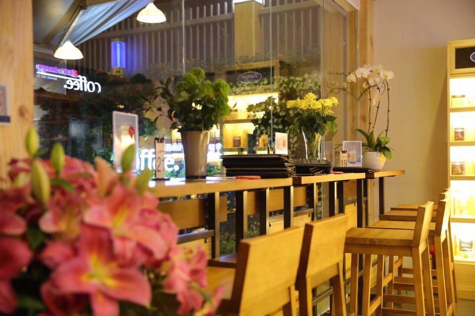 [☕️🇻🇳] Hanoi Roastery-We are Processing Fresh Coffee 🥤 Top1Coffee ☕️ Mưa rơi trên mái tôn át cả tiếng nổ của cà phê. Mặc dù nghe khó hơn nhưng bù lại không khí rất mát, rất chiều lòng thợ rang #Han , shares-0✔️ , likes-15❤️️ , date-2019-09-09 17:24:46🇻🇳🇻🇳🇻🇳📰🆕