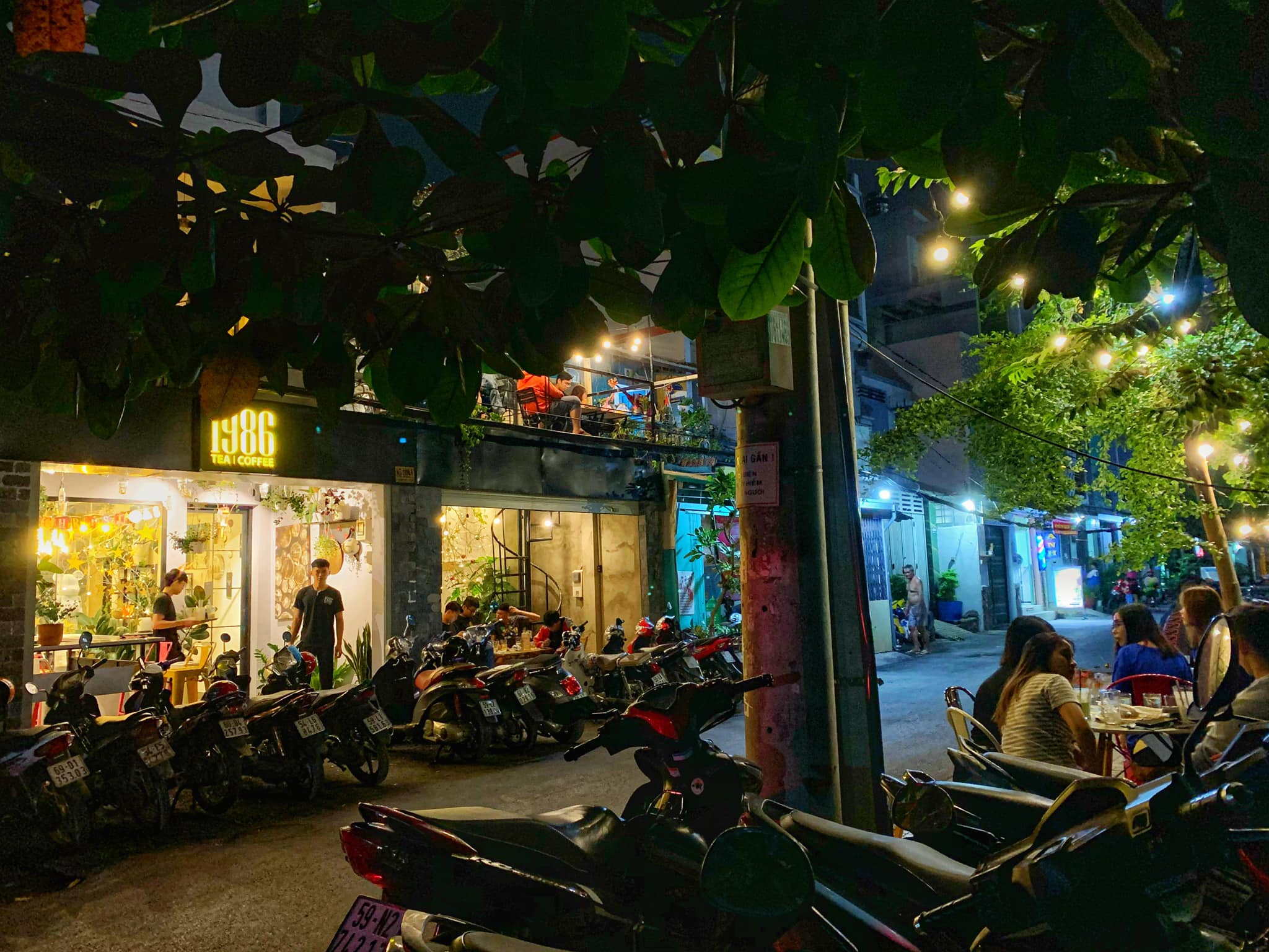 [☕️🇻🇳] Up Vietnam Cafe 🥤 Top1Coffee ☕️ 7:00am, Sunday
Ngắm nhìn thành phố đang ngủ trong làn sương sớm bên một tách cà phê nóng
Bạn đã thử cảm giác này chưa?
——- , shares-12✔️ , likes-118❤️️ , date-2019-12-08 04:06:26🇻🇳🇻🇳🇻🇳📰🆕