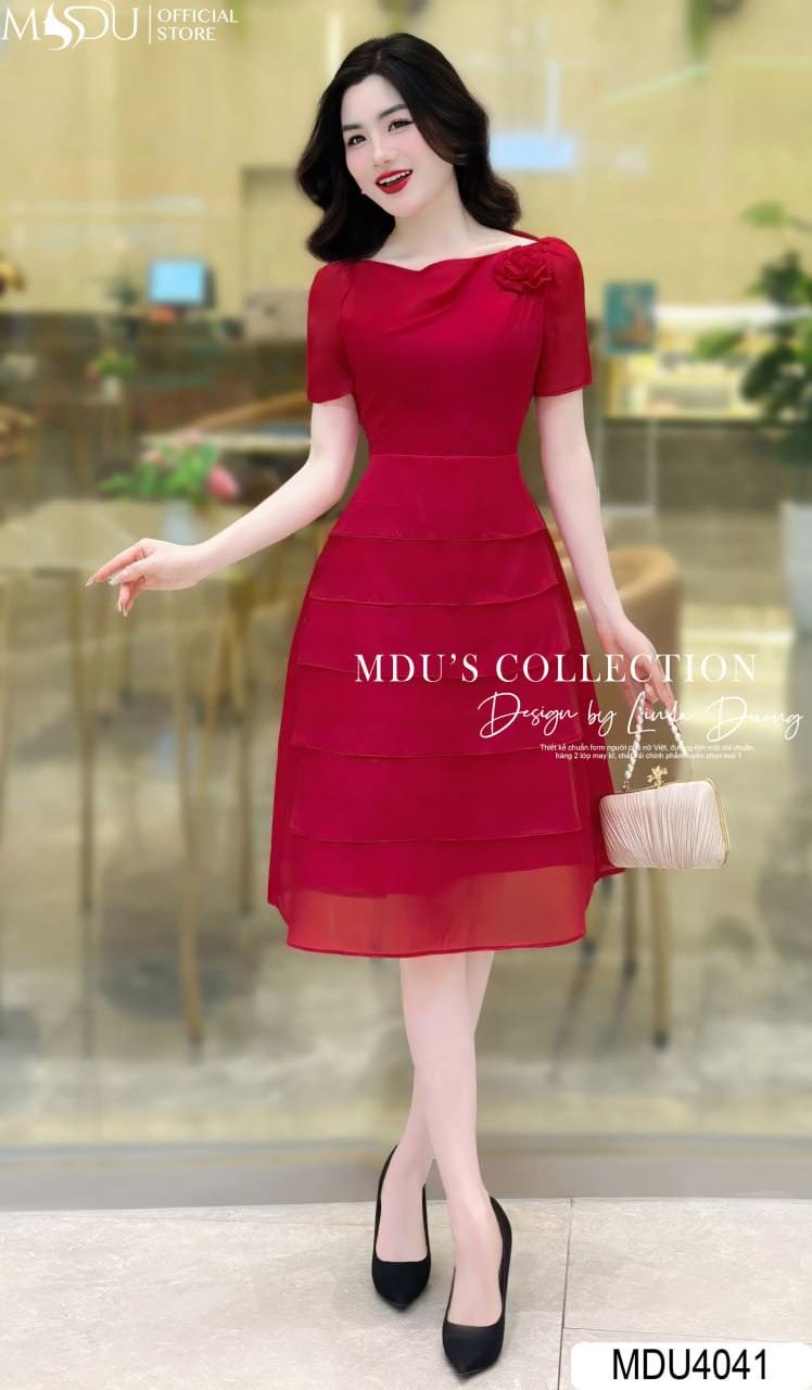 [🛒🇻🇳]Váy Thiết Kế MDU4041: Tỏa Sáng Với Gam Màu Đỏ Trên Nền Tơ Óng Chính Phẩm Loại 1 – , SKU – – mdufashion.com 🇻🇳🛒Top1Shop🛒 🇻🇳Top1Vietnam🇻🇳 🛍🛒🇻🇳