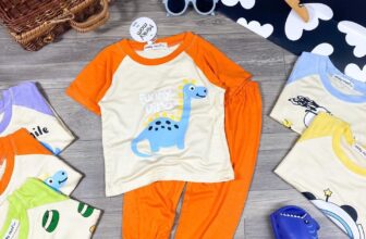 [🆕🇻🇳] AF KID chuyên cung cấp sỉ và lẻ quần áo trẻ em 🧑‍🧒❤️️👶⭐️ MẪU DÀI TAY HAPPY CẬP BẾN NHÀ EM Ạ
Buổi tối trời se lạnh, ngủ điều hòa không thể thiếu đồ dài tay cho con được các mom ạ!
Vải thun lạnh cao cấp, mềm mịn c , shares-0✔️ , likes-0❤️️ , date-2022-06-19 15:54:55🇻🇳🇻🇳🇻🇳📰🆕