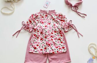 [🆕🇻🇳]  Shop Mẹ Bơ 🧑‍🧒❤️️👶⭐️ Mom nào là tín đồ của lụa Hàng Châu thì không thể bỏ qua em này nhé ạ.Thiết kế: Cổ truyền thống, ống tay đính nơ cách điệu kèm quần ống rộng.Chất l , shares-0✔️ , likes-7❤️️ , date-2022-12-25 19:52:28🇻🇳🇻🇳🇻🇳📰🆕