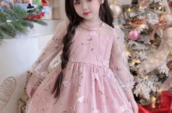 [🆕🇻🇳]  Shop Mẹ Bơ 🧑‍🧒❤️️👶⭐️ Xinh u mê luôn ấy ạ , ib e liền nha Mom
Váy Lụa Hồng Thêu Hoa Nổi
Chất liệu : Lụa Ngọc Trai +  lưới hoa nổi 3D
#shopmebơ
, shares-0✔️ , likes-4❤️️ , date-2022-12-27 16:01:43🇻🇳🇻🇳🇻🇳📰🆕