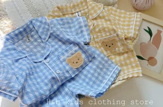 [🆕🇻🇳]  H&B clothing store – Thời trang cho bé 🧑‍🧒❤️️👶⭐️ ĐÊM NÓNG BÉ MẶC GÌ CHO MÁT VÀ XINH ?
Siêu phẩm bộ Pizama Gấu kẻ
Mẫu hot hit bé trai bé gái mặc đều ok
Thiết kế túi may hình gấu xinh, xịn
Chất xô QC, mề , shares-2✔️ , likes-37❤️️ , date-2023-06-03 22:05:31🇻🇳🇻🇳🇻🇳📰🆕
